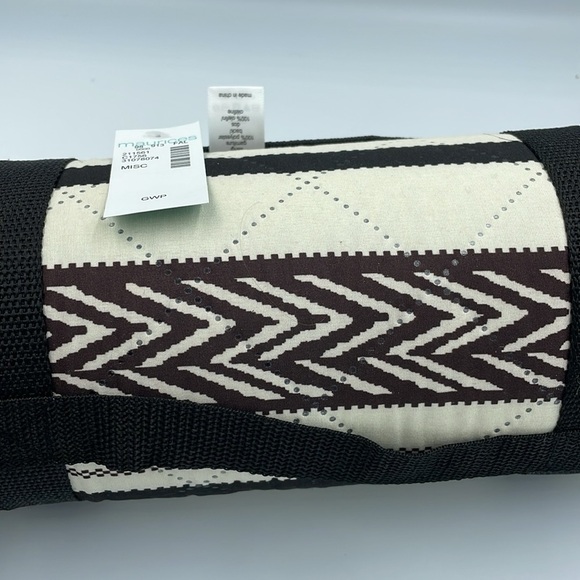 NWT Maurices Stadium Blanket L59.5 W49 Black/Brown Water Proof Backing - Picture 4 of 12
